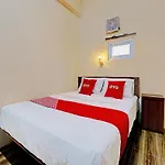 Oyo 92871 Ciparay Residence