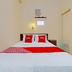 Oyo 92871 Ciparay Residence