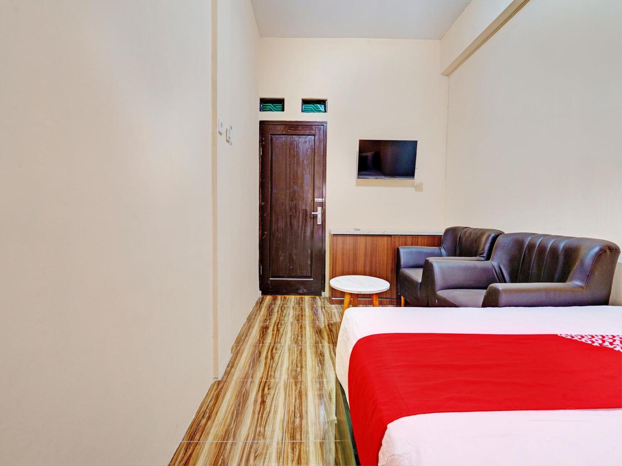 Oyo 92871 Ciparay Hotel